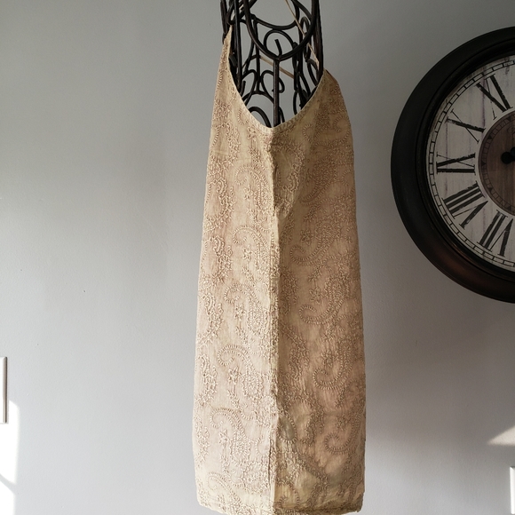 Embroidered Tank - Picture 2 of 8